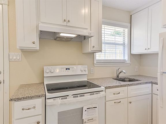 3rd image of 17811 Glenmorris Dr #B