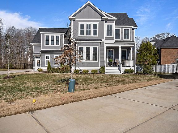 3rd image of 204 Leyland Ct