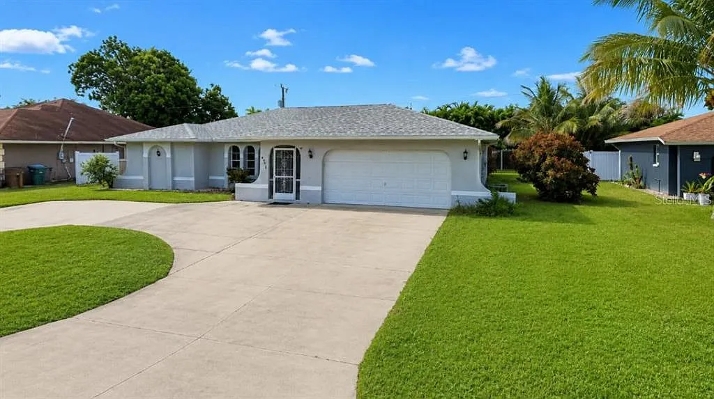 3 bed, 2.0 bath, 1812 sqft, $1,800 — Photo 1