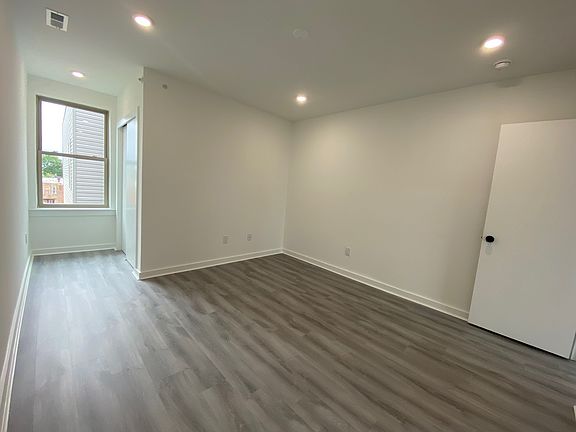 3rd image of 5436 Vine St #11282151