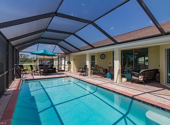 2nd image of 1520 S Gator Cir