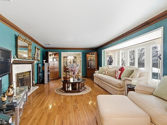 5th image of 25 Ruth Dr