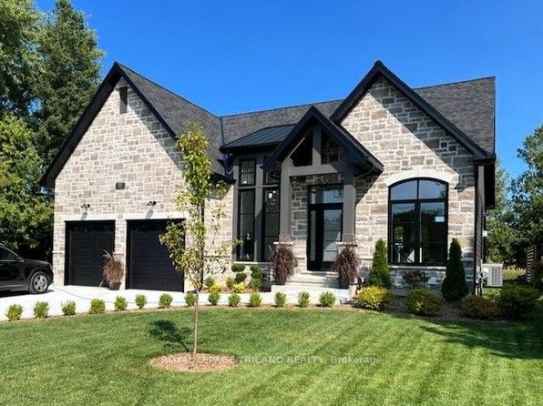 30 Gill Rd, Lambton Shores, ON N0M 1T0