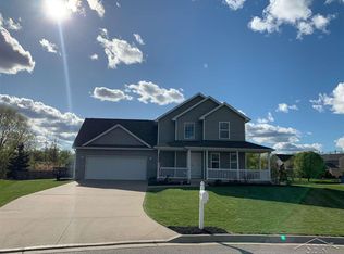 10163 Hawk Dr, Freeland, MI 48623