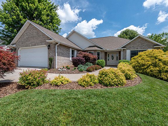 4th image of 412 Woodgate Dr