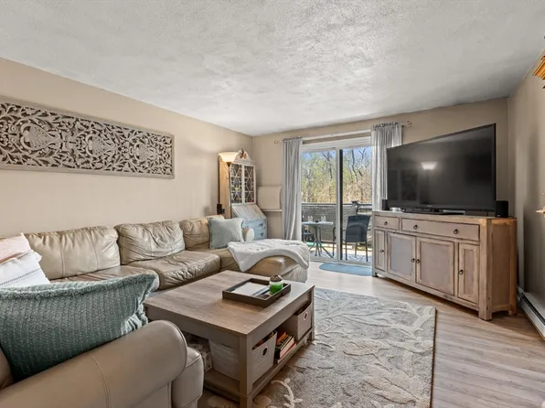 5 Walker Rd APT 11, North Andover, MA 01845