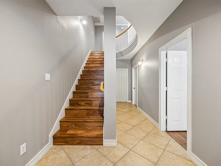 3943 N Hall St — Photo 11
