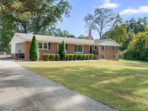 3712 Southwood Dr, Gastonia, NC 28056