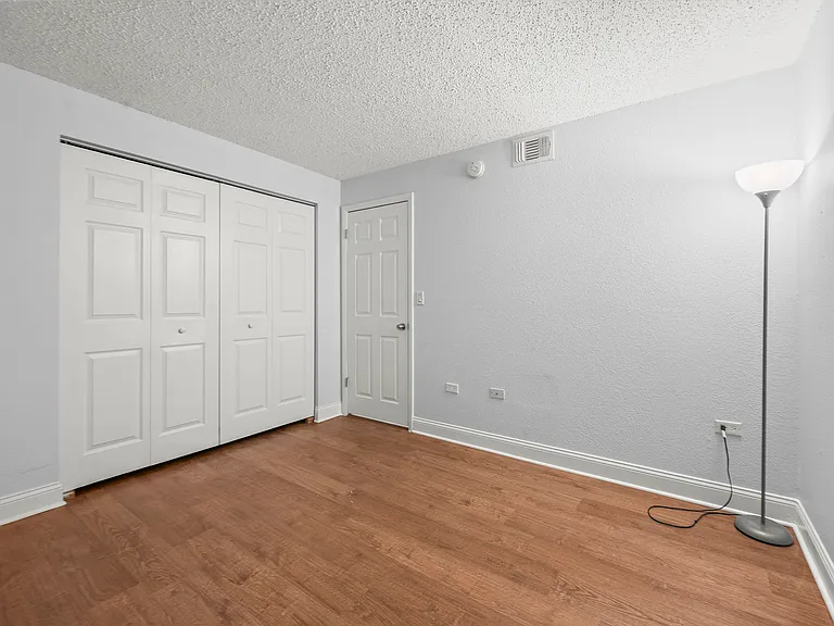 Satellite Arms Apartments — Photo 16