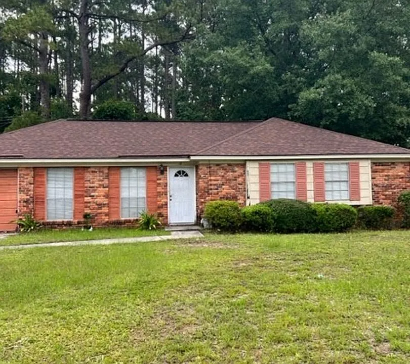 18 Friar Tuck Dr