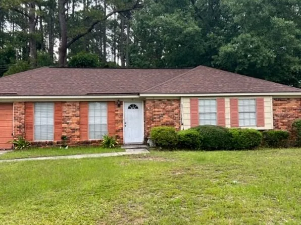 18 Friar Tuck Dr, Savannah, GA 31406