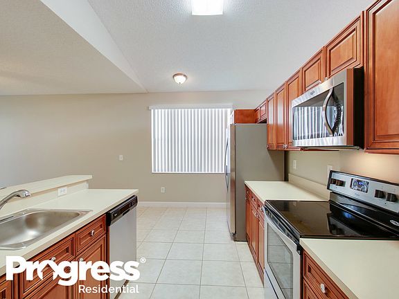 4th image of 558 NW 159th Ave