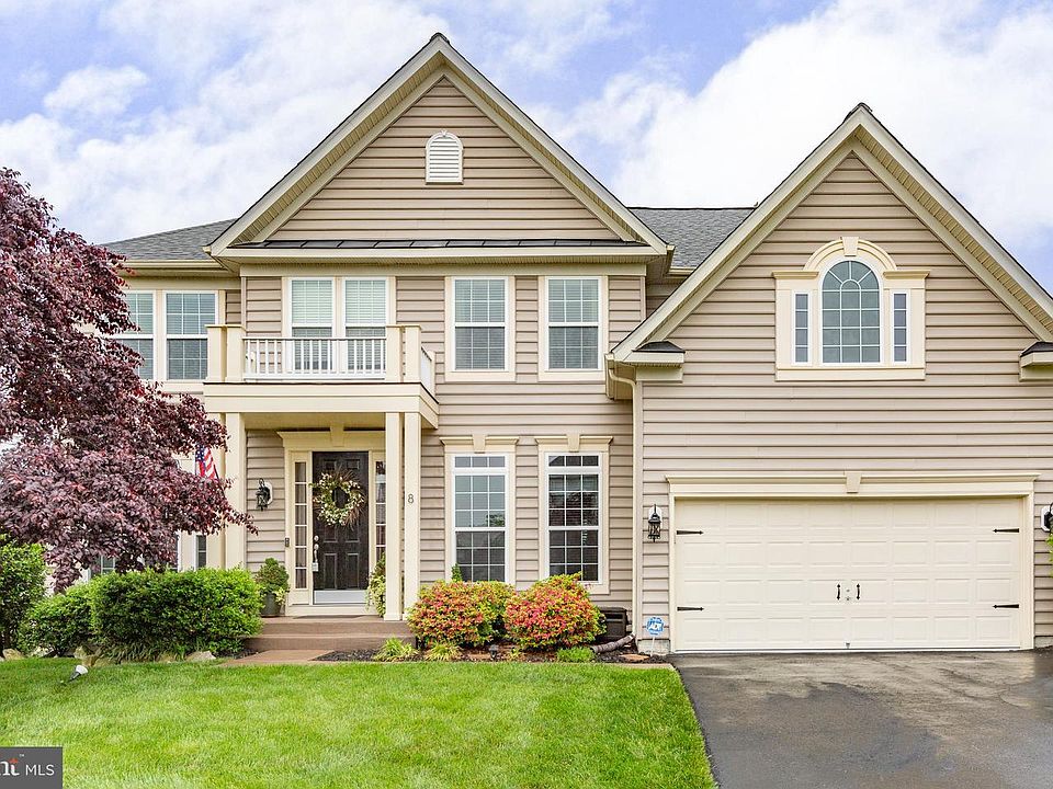 1st image of 8 Latham Ln