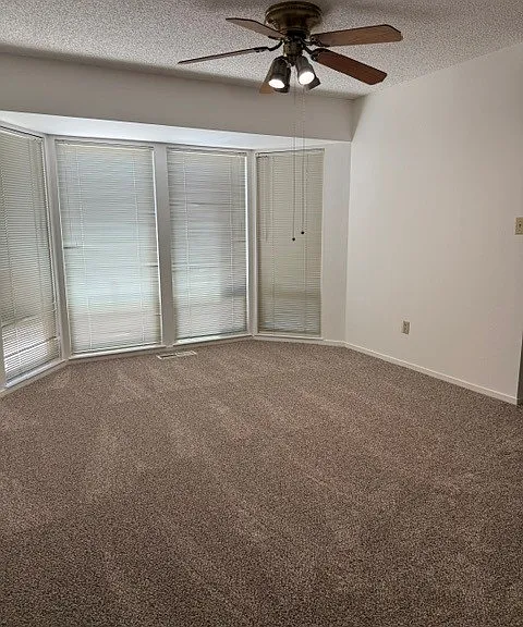 405 Leveland Ln — Photo 10