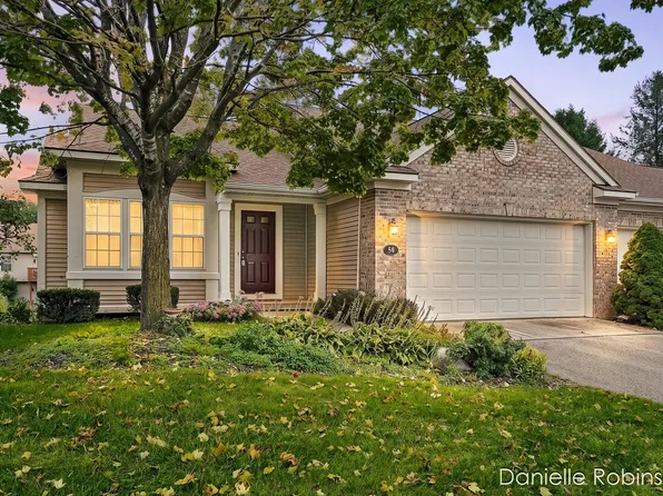 54 Aspen Ln NE, Grand Rapids, MI 49546
