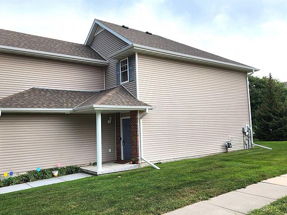 3rd image of 8248 S 85th St