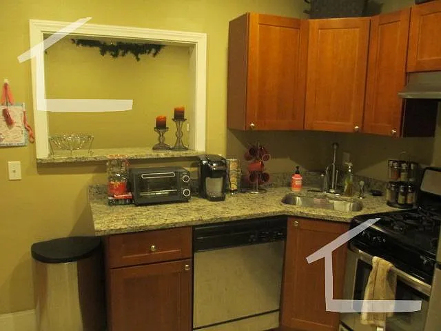4 bed, 1325 sqft, $5,400 — Photo 2