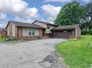 101 E Southglen Dr, Terre Haute, IN 47802