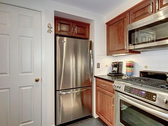 3rd image of 1045 N Utah St APT 307