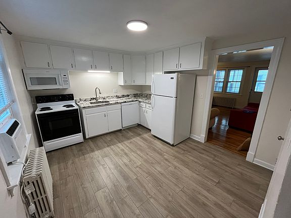 Eat -In Kitchen including dishwasher , microwave