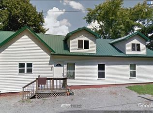 608 Church St, Christopher, IL 62822