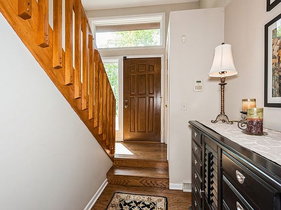 2nd image of 908 W 57th St