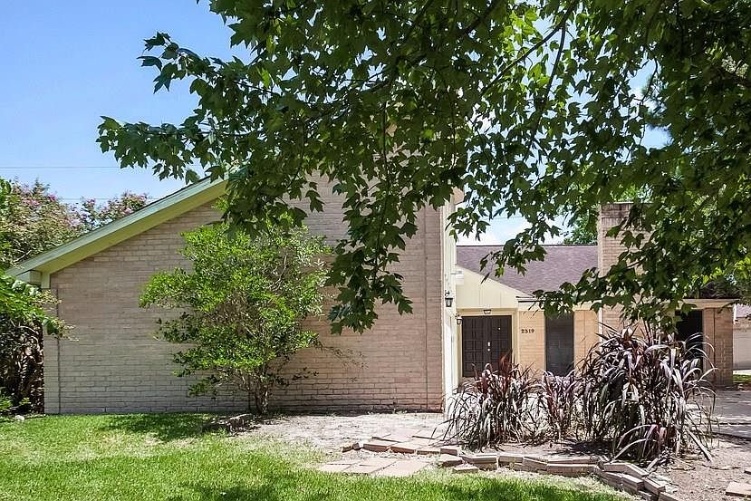 1st image of 2319 Briarlee Dr