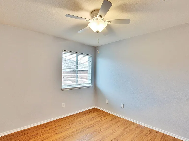 1002 Remington Dr — Photo 12