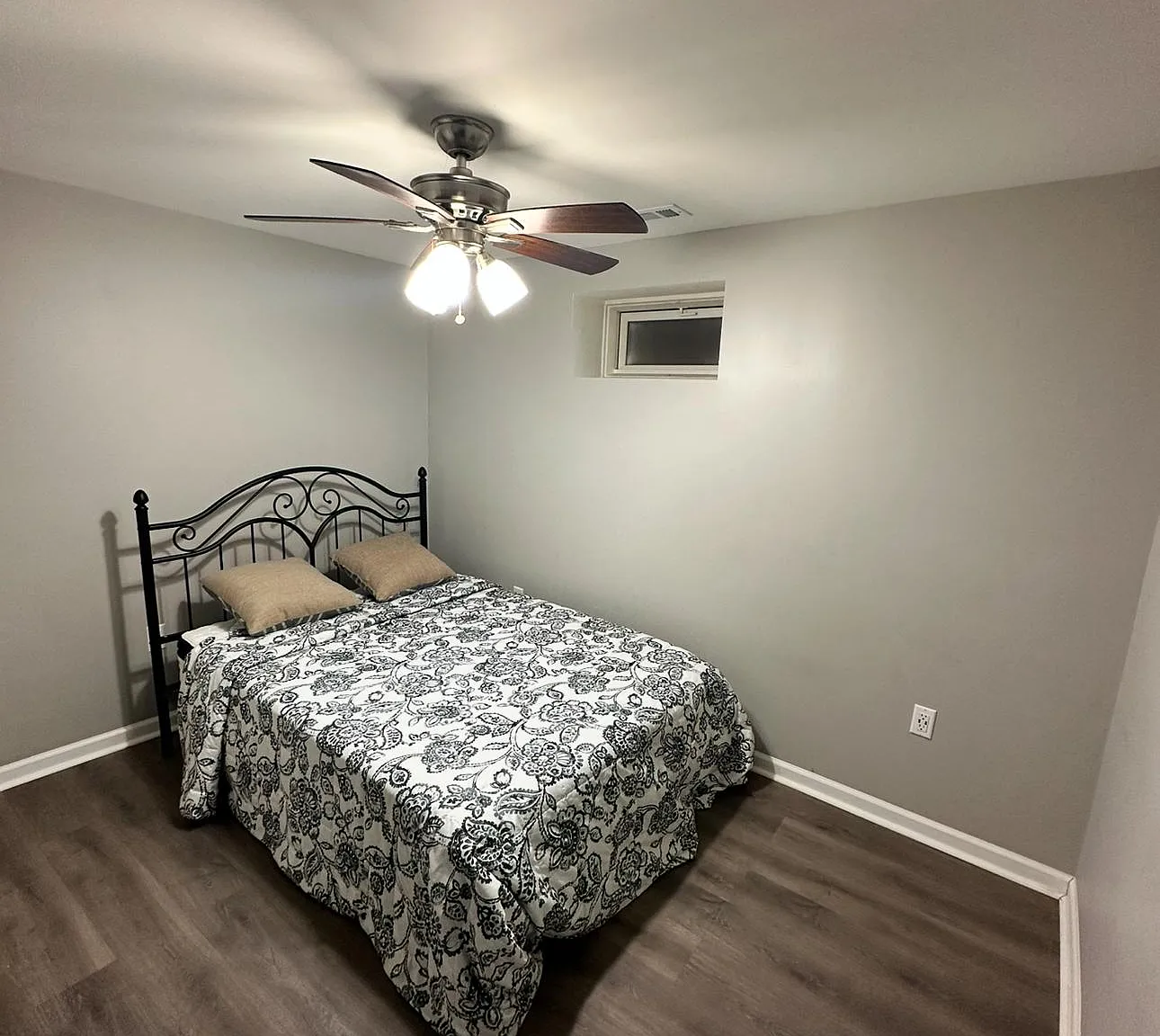 3 bed, 1.0 bath, 1000 sqft, $1,092 — Photo 1