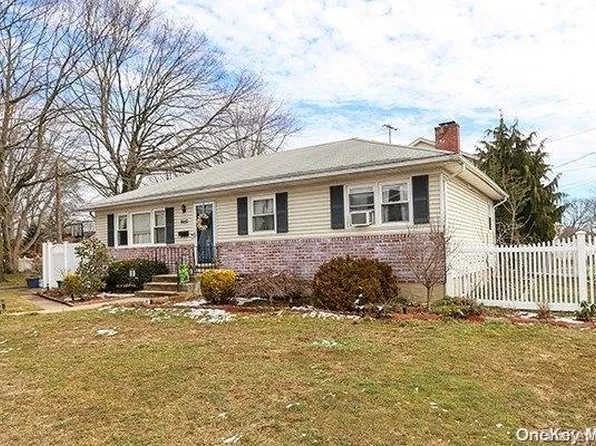 1469 Rhode Avenue, Merrick, NY 11566