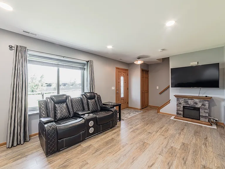 1034 Parkway Dr — Photo 19