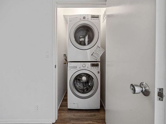 3rd image of 1402 S Saltair Ave APT 5