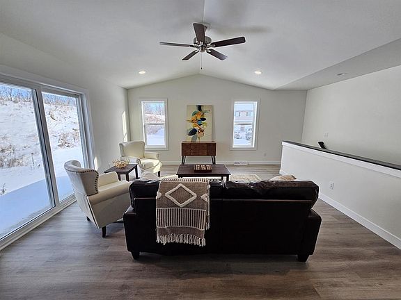 4th image of 512 Village Lane