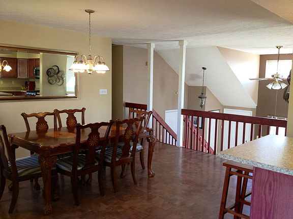 LARGE AND OPEN EAT-IN KITCHEN