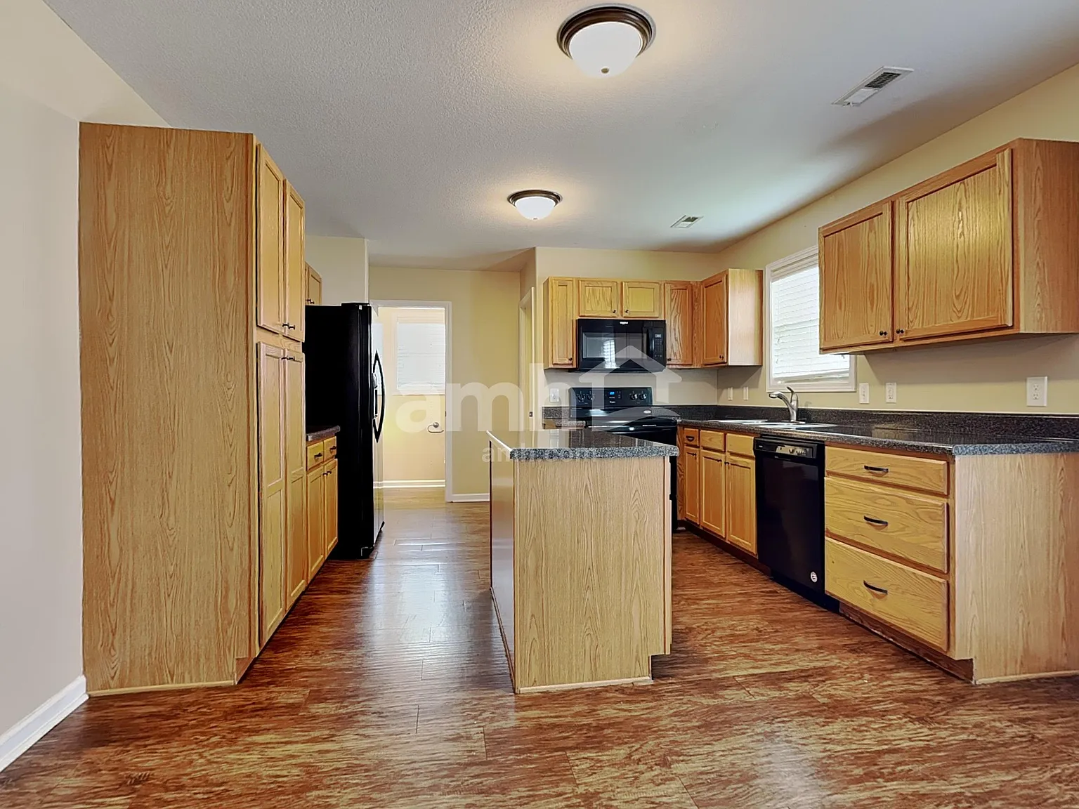 3 bed, 2.5 bath, 1700 sqft, $2,325 — Photo 3