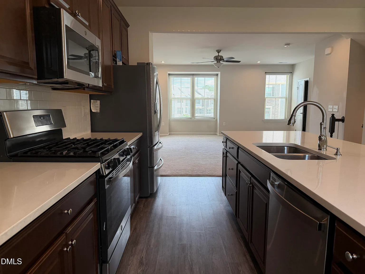 3 bed, 2.5 bath, 2100 sqft, $2,295 — Photo 4