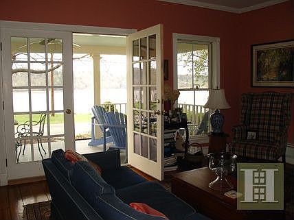 3rd image of 22 Riverview St