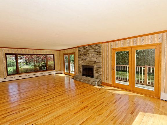 5th image of 4 Pine Hill Bnd