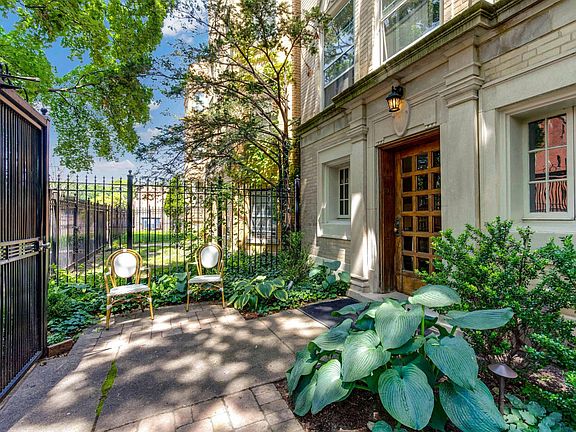 3rd image of 7527 N Seeley Ave APT 3