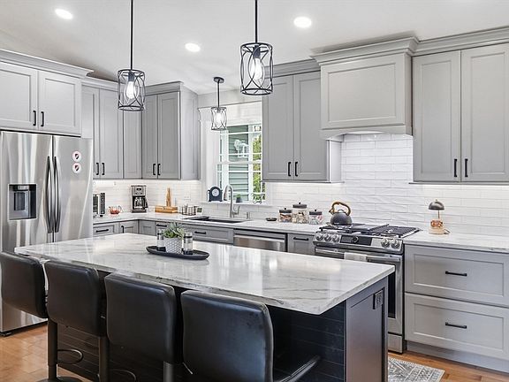 3rd image of 565 Highland Ave