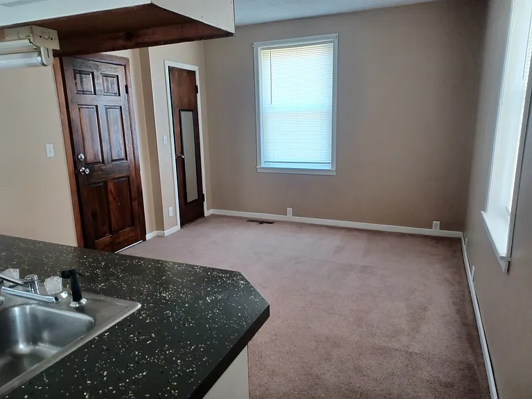 1016 W High St #B — Photo 4