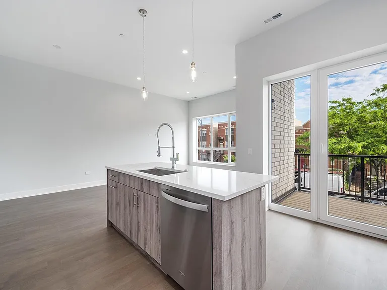 2139 W Madison St — Photo 9