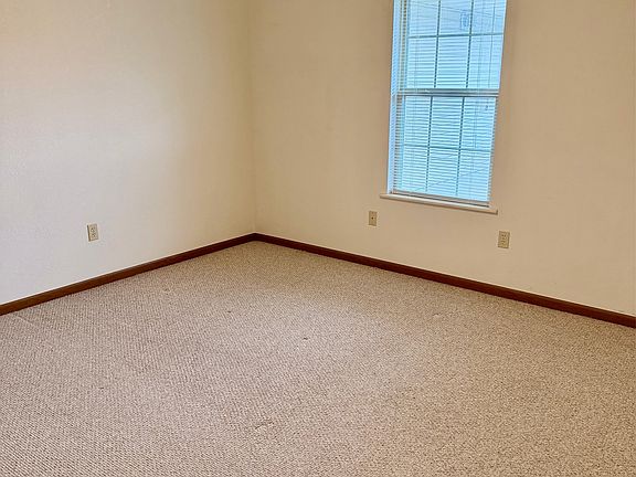 5th image of 400 Country Club Rd APT 2