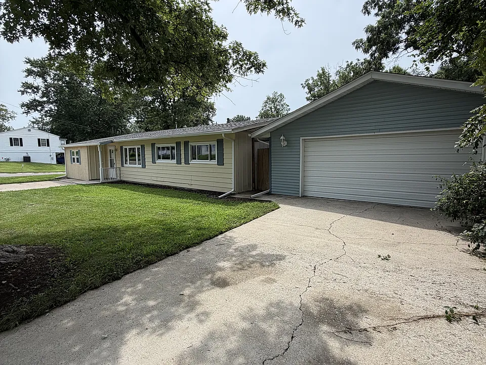 910 Southmoor Dr