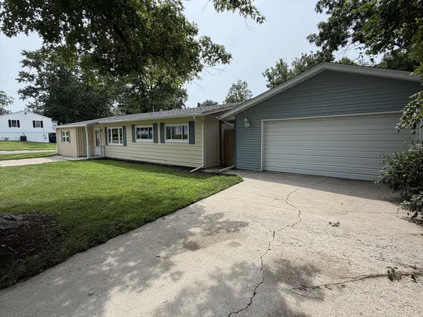 910 Southmoor Dr, Danville, IL 61832