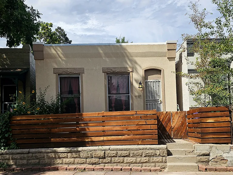 2461 W Argyle Pl — Photo 12
