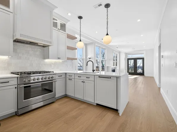 427 E 6th St Floor 2, Boston, MA 02127