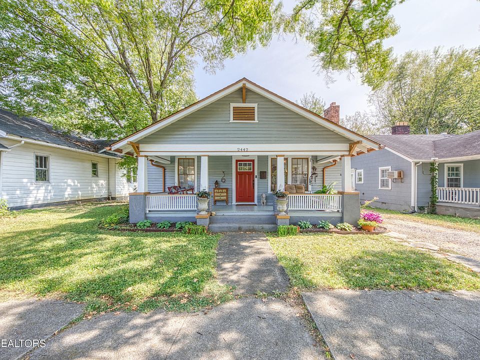 1st image of 2442 Woodbine Ave