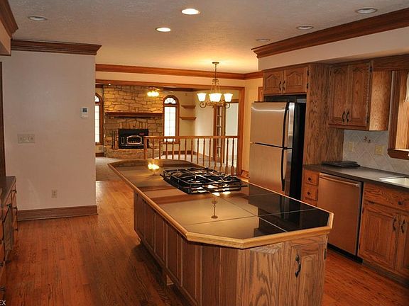 3rd image of 2914 Woodhaven Dr