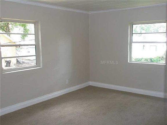 3rd image of 725 Putnam Ave #2